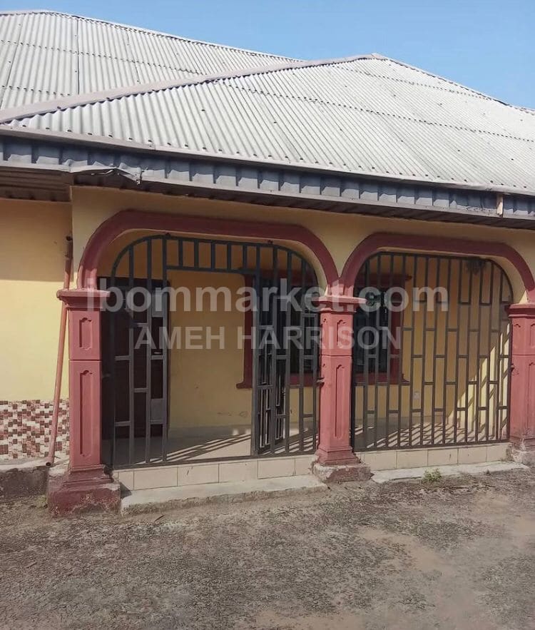 Clean two bedroom flats with two toilets and a dinning