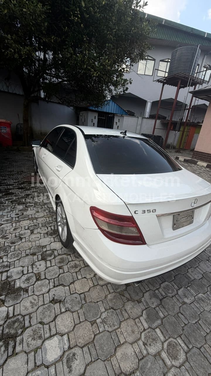 2011 C350 available